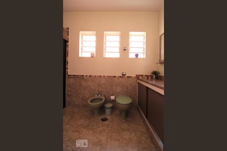 Casa à venda com 210m², 3 quartos e 3 vagasBanheiro social