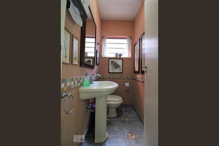 Casa à venda com 210m², 3 quartos e 3 vagasLavabo