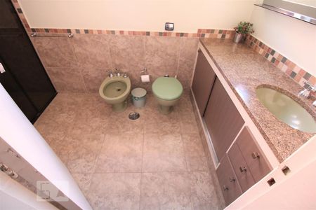 Casa à venda com 210m², 3 quartos e 3 vagasBanheiro social