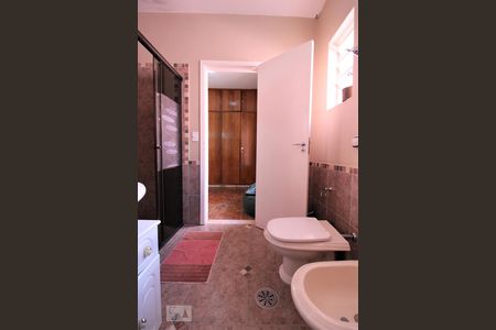 Casa à venda com 210m², 3 quartos e 3 vagasBanheiro da suíte