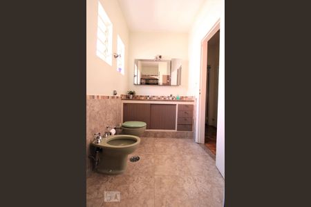 Casa à venda com 210m², 3 quartos e 3 vagasBanheiro social