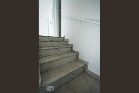 Apartamento à venda com 94m², 2 quartos e 1 vagaEscada