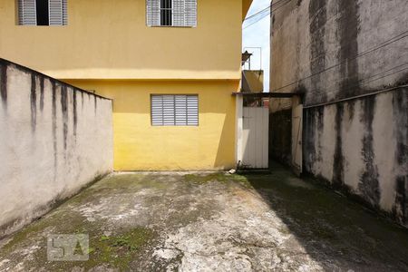 Casa para alugar com 100m², 2 quartos e 1 vaga Casa para alugar com 100m², 2 quartos e 1 vagaGaragem / Fachada
