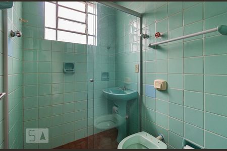 Banheiro de apartamento à venda com 1 quarto, 50m² em São Geraldo, Porto Alegre