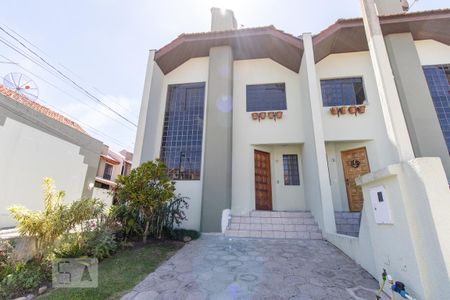 Casa de condomínio para alugar com 90m², 3 quartos e 3 vagas Casa de condomínio para alugar com 90m², 3 quartos e 3 vagasFachada