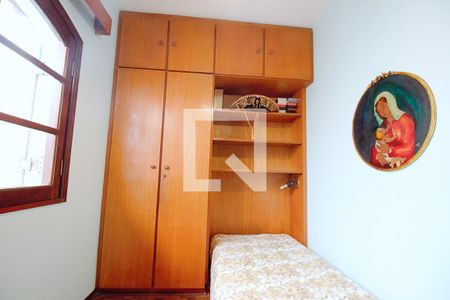 Casa à venda com 200m², 5 quartos e 2 vagasQuarto 2