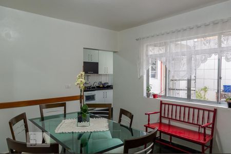 Casa à venda com 200m², 3 quartos e 4 vagasCopa