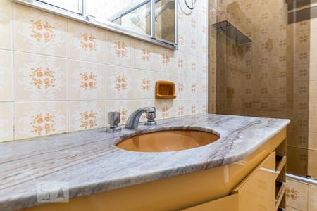 Casa à venda com 150m², 4 quartos e 2 vagasBanheiro da Suíte 2 - Pia