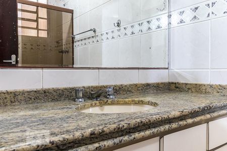 Casa à venda com 150m², 4 quartos e 2 vagasBanheiro da Suíte 1 - Pia