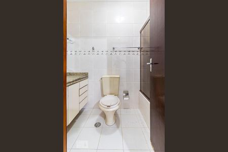 Casa à venda com 150m², 4 quartos e 2 vagasBanheiro da Suíte 1