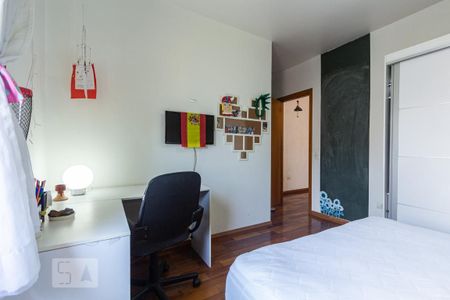 Casa à venda com 250m², 4 quartos e 4 vagasSuíte 1