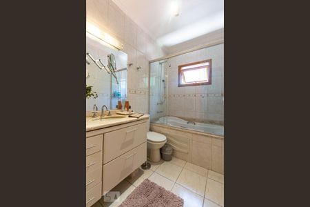 Casa à venda com 250m², 4 quartos e 4 vagasBanheiro da Suíte 2