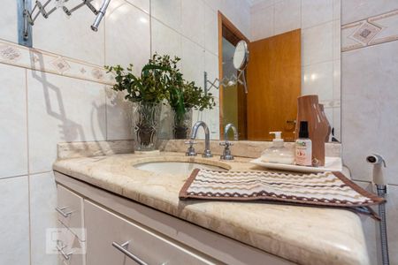 Casa à venda com 250m², 4 quartos e 4 vagasBanheiro da Suíte 2