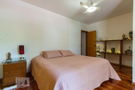 Casa à venda com 250m², 4 quartos e 4 vagasSuíte 2