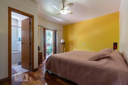 Casa à venda com 250m², 4 quartos e 4 vagasSuíte 2