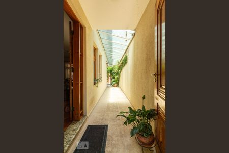 Casa à venda com 250m², 4 quartos e 4 vagasCorredor Externo