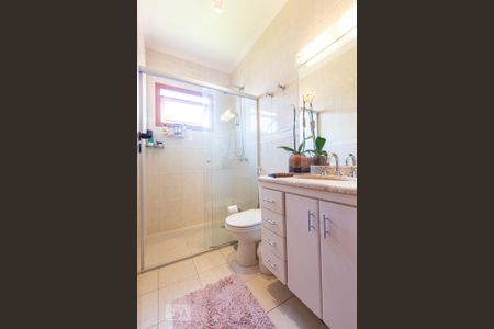 Casa à venda com 250m², 4 quartos e 4 vagasBanheiro da Suíte 1