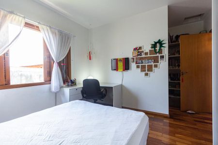 Casa à venda com 250m², 4 quartos e 4 vagasSuíte 1