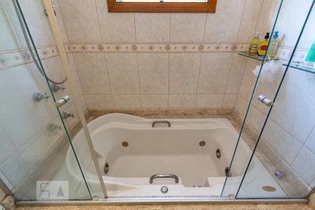 Casa à venda com 250m², 4 quartos e 4 vagasBanheiro da Suíte 2