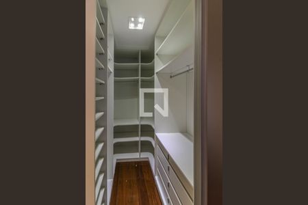 Apartamento para alugar com 180m², 3 quartos e 2 vagas Apartamento para alugar com 180m², 3 quartos e 2 vagasSuíte 1 Master - closet