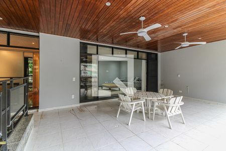 Apartamento para alugar com 180m², 3 quartos e 2 vagas Apartamento para alugar com 180m², 3 quartos e 2 vagasVaranda