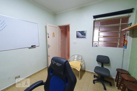 Casa à venda com 180m², 2 quartos e 2 vagasQuarto de Serviço ou extra