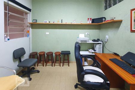 Casa à venda com 180m², 2 quartos e 2 vagasQuarto de Serviço ou extra