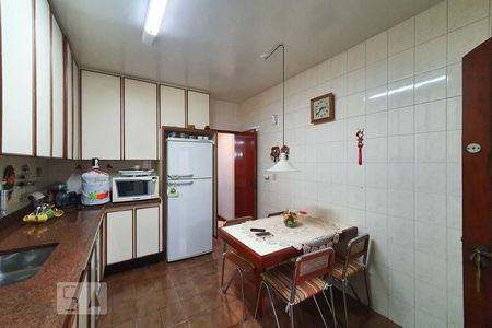 Casa à venda com 180m², 2 quartos e 2 vagasCozinha