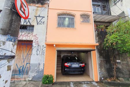 Casa à venda com 180m², 2 quartos e 2 vagasFachada