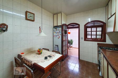 Casa à venda com 180m², 2 quartos e 2 vagasCozinha