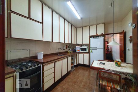 Casa à venda com 180m², 2 quartos e 2 vagasCozinha