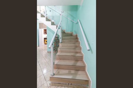 Escadas de casa à venda com 3 quartos, 195m² em Vila Augusta, Guarulhos