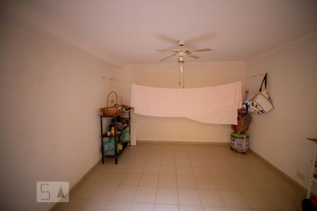 Casa para alugar com 200m², 3 quartos e 2 vagas Casa para alugar com 200m², 3 quartos e 2 vagasLavanderia Quarto