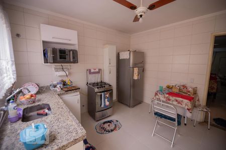 Casa para alugar com 200m², 3 quartos e 2 vagas Casa para alugar com 200m², 3 quartos e 2 vagasCozinha