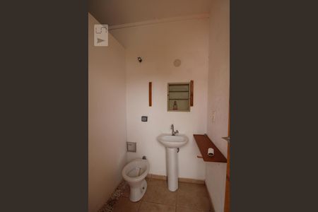 Casa à venda com 280m², 4 quartos e 4 vagasBanheiro de serviço