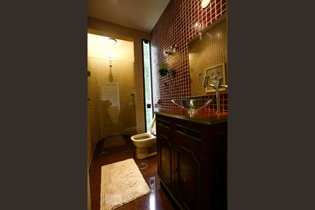 Apartamento à venda com 300m², 4 quartos e 3 vagasBanheiro da Suíte 1