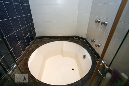 Apartamento à venda com 300m², 4 quartos e 3 vagasBanheiro da Suíte 2