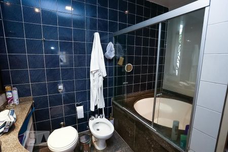 Apartamento à venda com 300m², 4 quartos e 3 vagasBanheiro da Suíte 2