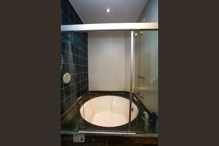 Apartamento à venda com 300m², 4 quartos e 3 vagasBanheiro da Suíte 2