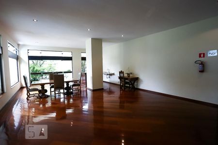 Apartamento à venda com 300m², 4 quartos e 3 vagasÁrea comum - Salão de festas