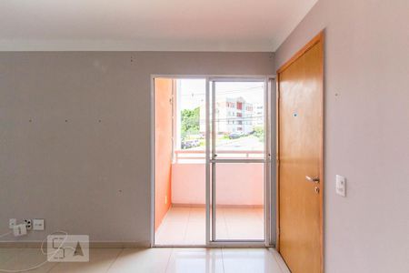 Sala de apartamento para alugar com 2 quartos, 48m² em Jardim Ísis, Cotia