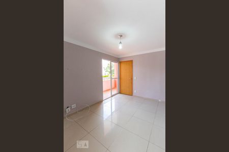 Sala de apartamento para alugar com 2 quartos, 48m² em Jardim Ísis, Cotia