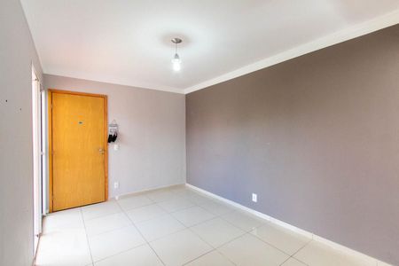 Sala de apartamento para alugar com 2 quartos, 48m² em Jardim Ísis, Cotia