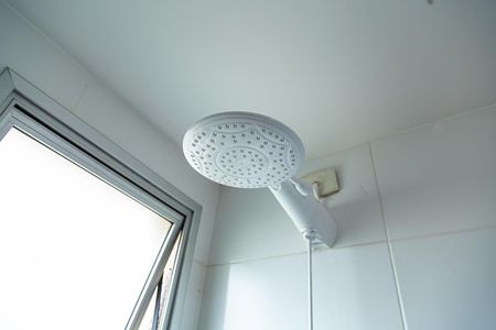 Apartamento para alugar com 70m², 2 quartos e 2 vagasChuveiro do Banheiro da Suíte