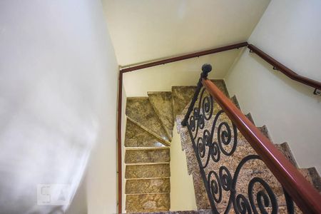 Casa à venda com 212m², 3 quartos e 2 vagasEscada