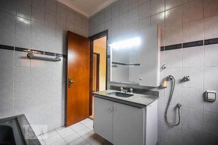 Casa à venda com 212m², 3 quartos e 2 vagasBanheiro suíte