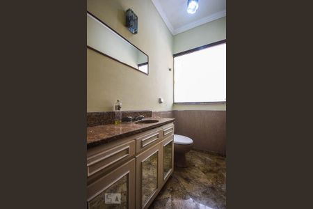 Casa à venda com 212m², 3 quartos e 2 vagasLavabo