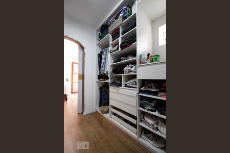 Casa à venda com 280m², 3 quartos e 4 vagas Casa à venda com 280m², 3 quartos e 4 vagasCloset