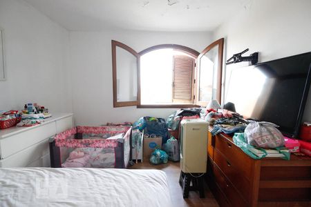 Casa à venda com 280m², 3 quartos e 4 vagas Casa à venda com 280m², 3 quartos e 4 vagasQuarto 3