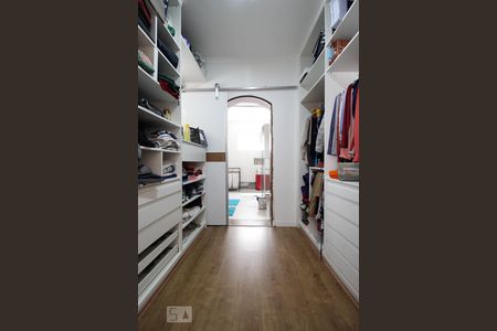 Casa à venda com 280m², 3 quartos e 4 vagas Casa à venda com 280m², 3 quartos e 4 vagasCloset